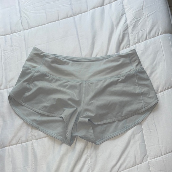 Lulu Lemon Light Grey Shorts Size 4 - Picture 1 of 2